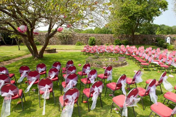 Mariage rose et blanc déco cérémonie