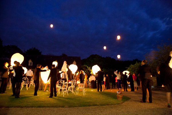 Mariage rose et blanc lacher de lanternes