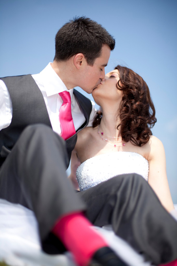 Mariage rose et blanc mariés