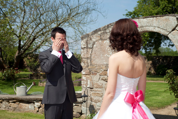 Mariage rose et blanc premiers regards