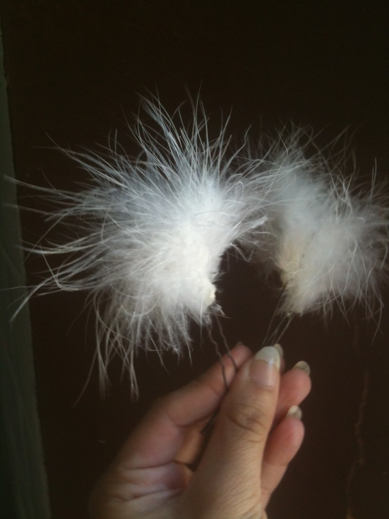 Accessoires pics à cheveux mariage plume de poule