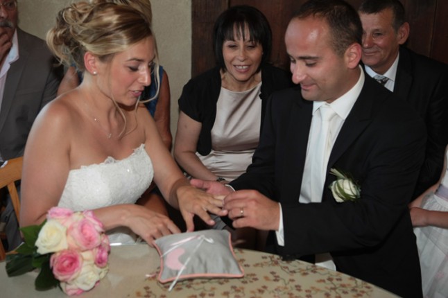 mariage rose champetre alliances ceremonie