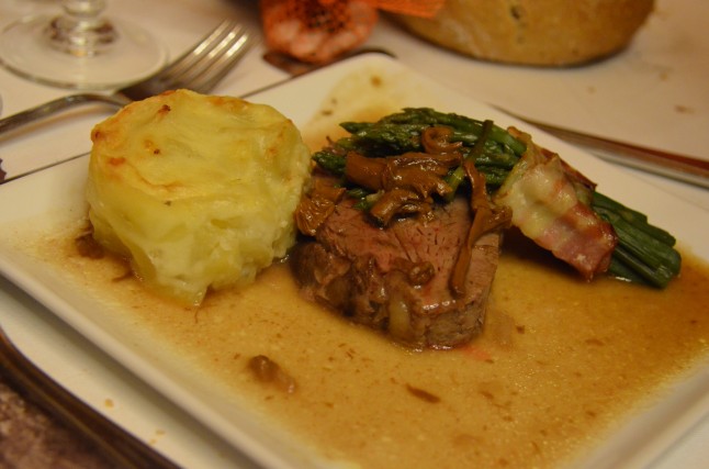 Repas de mariage traditionnel d'automne