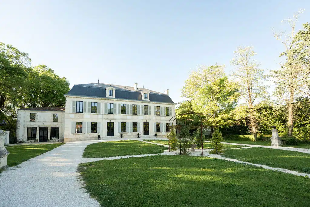 Shooting d'inspiration mariage au Château du Petit Mazurié (La Rochelle)
