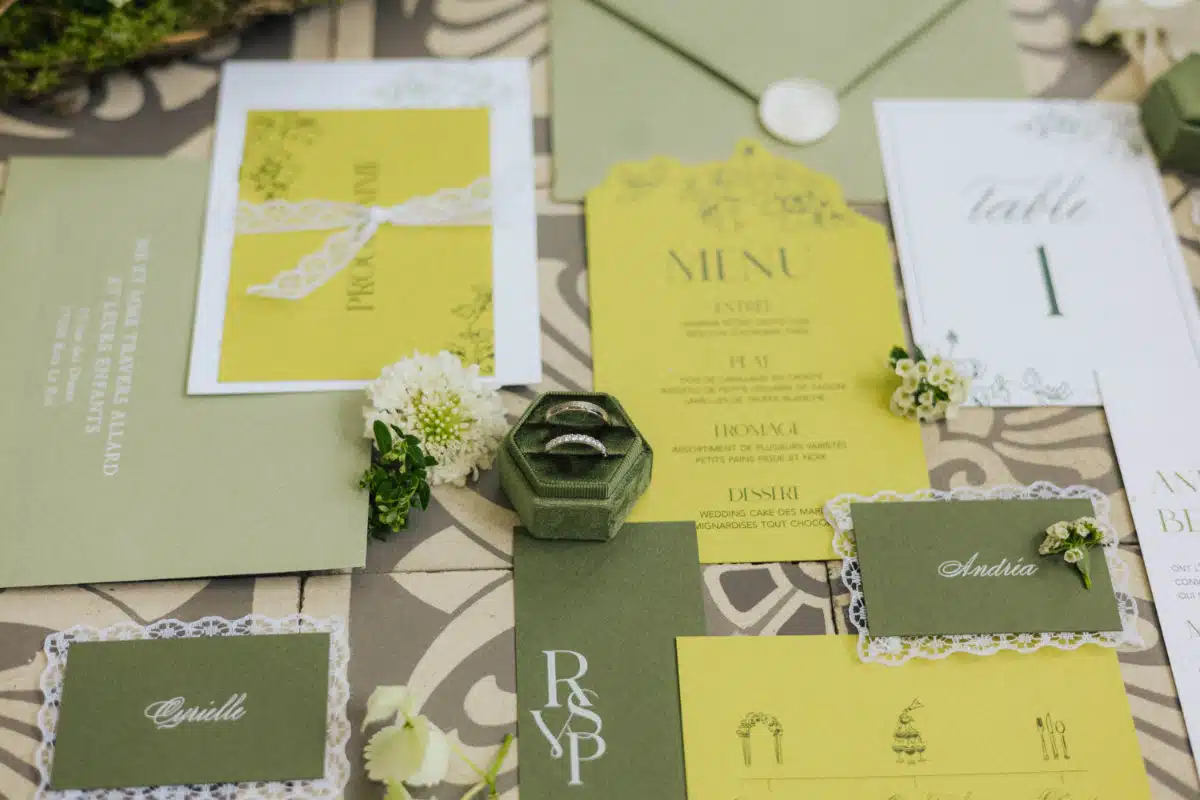Photo du shooting d'inspiration mariage romantisme contemporain en Alsace à la Villa des Hêtres Pourpres