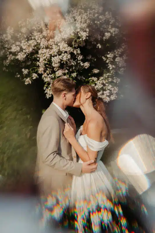 Photo du shooting d'inspiration mariage romantisme contemporain en Alsace à la Villa des Hêtres Pourpres