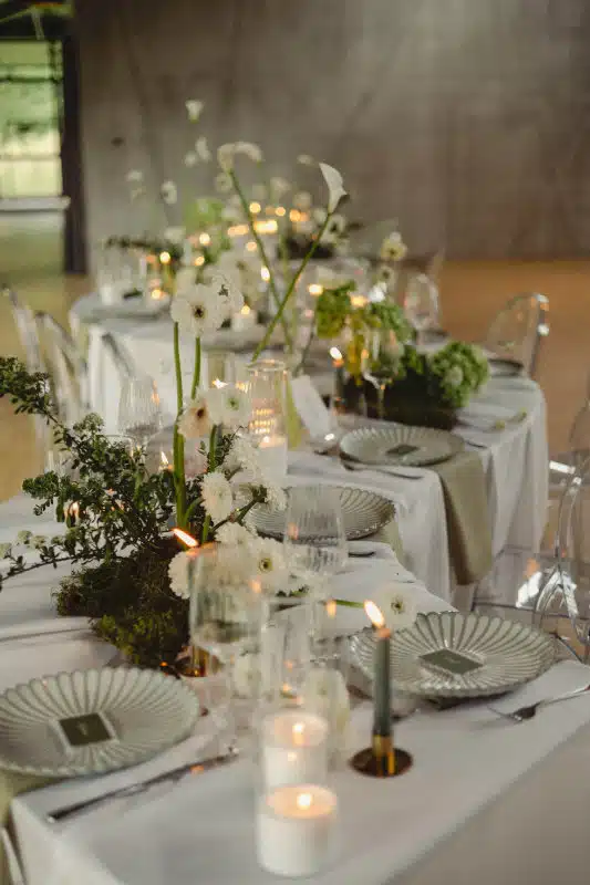 Photo du shooting d'inspiration mariage romantisme contemporain en Alsace à la Villa des Hêtres Pourpres