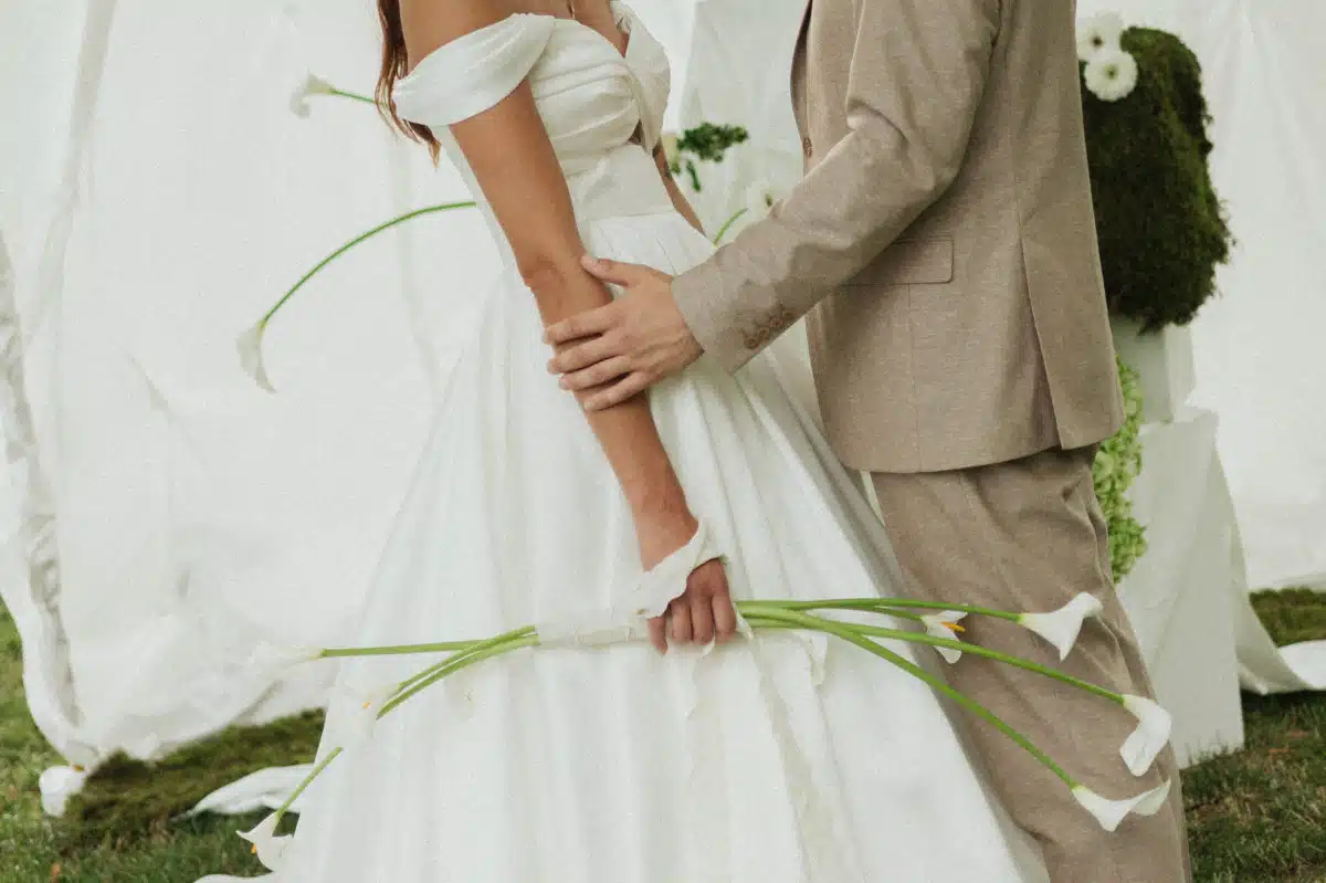 Photo du shooting d'inspiration mariage romantisme contemporain en Alsace à la Villa des Hêtres Pourpres