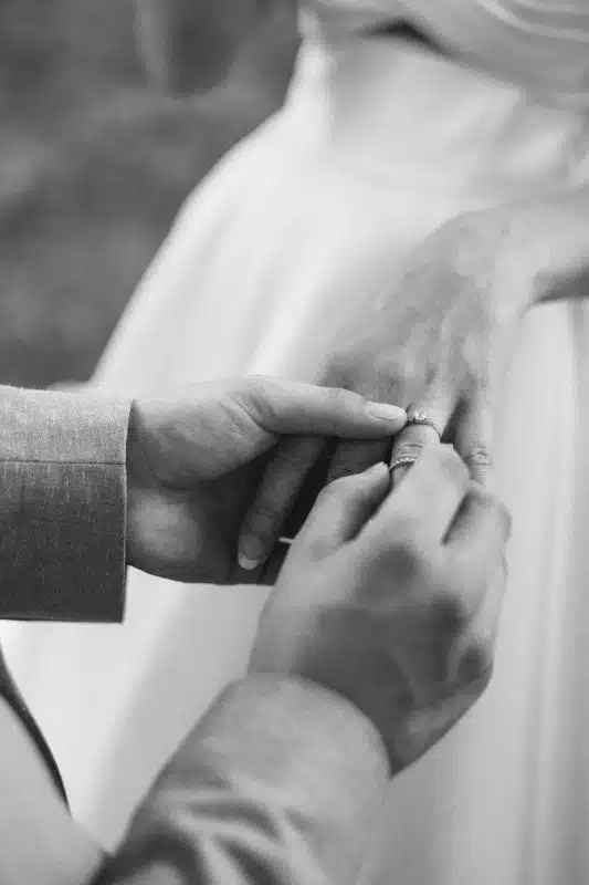 Photo du shooting d'inspiration mariage romantisme contemporain en Alsace à la Villa des Hêtres Pourpres