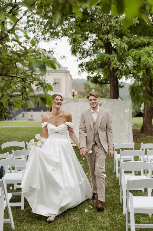 Photo du shooting d'inspiration mariage romantisme contemporain en Alsace à la Villa des Hêtres Pourpres