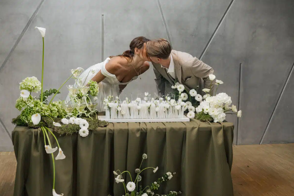 Photo du shooting d'inspiration mariage romantisme contemporain en Alsace à la Villa des Hêtres Pourpres