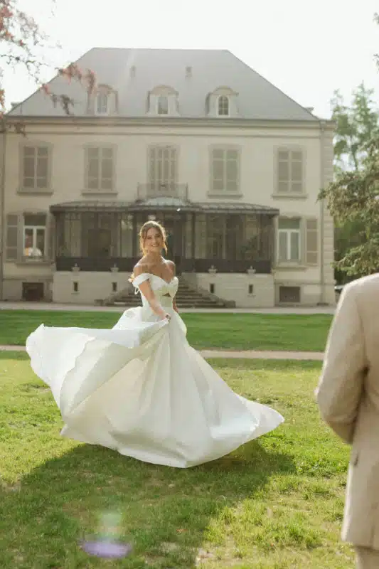 Photo du shooting d'inspiration mariage romantisme contemporain en Alsace à la Villa des Hêtres Pourpres