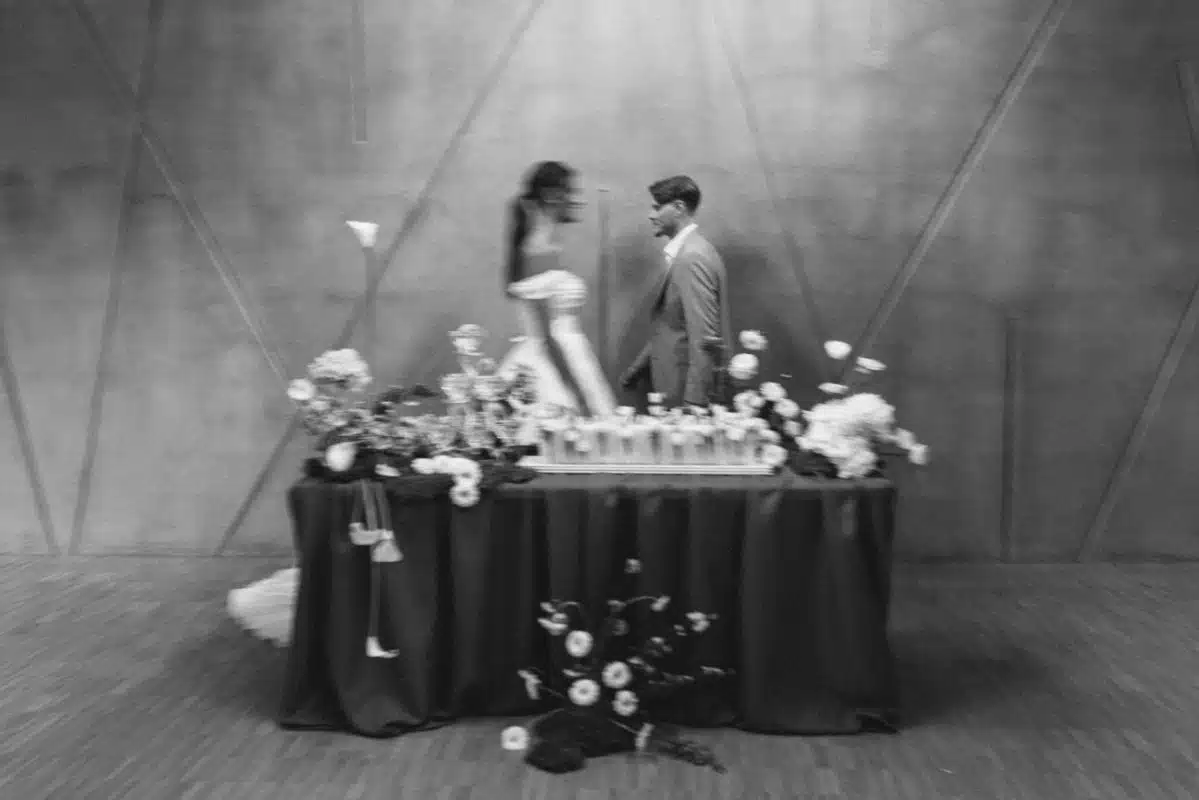 Photo du shooting d'inspiration mariage romantisme contemporain en Alsace à la Villa des Hêtres Pourpres