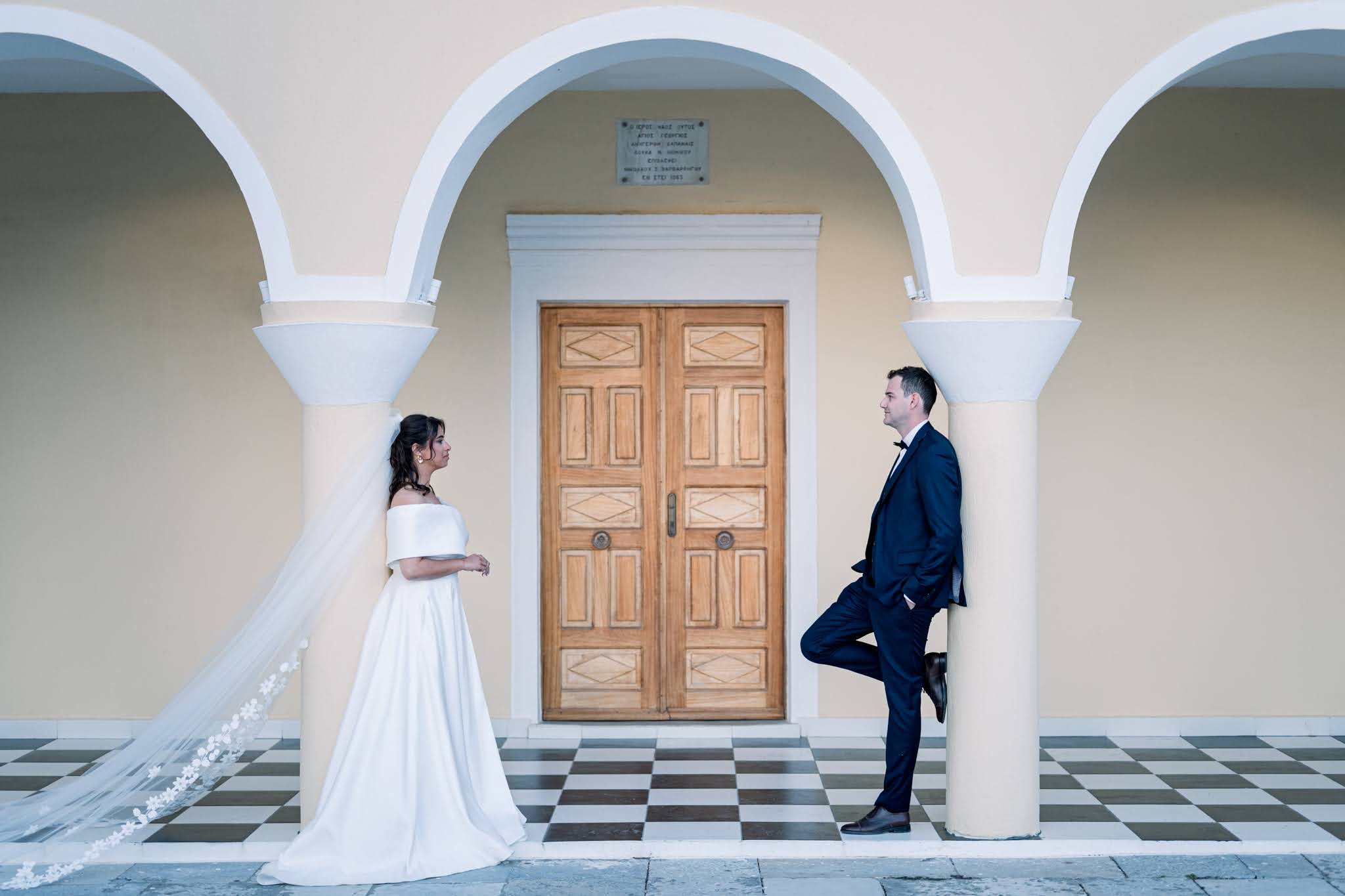 Un shooting d'inspiration mariage style élopement à Santorin
