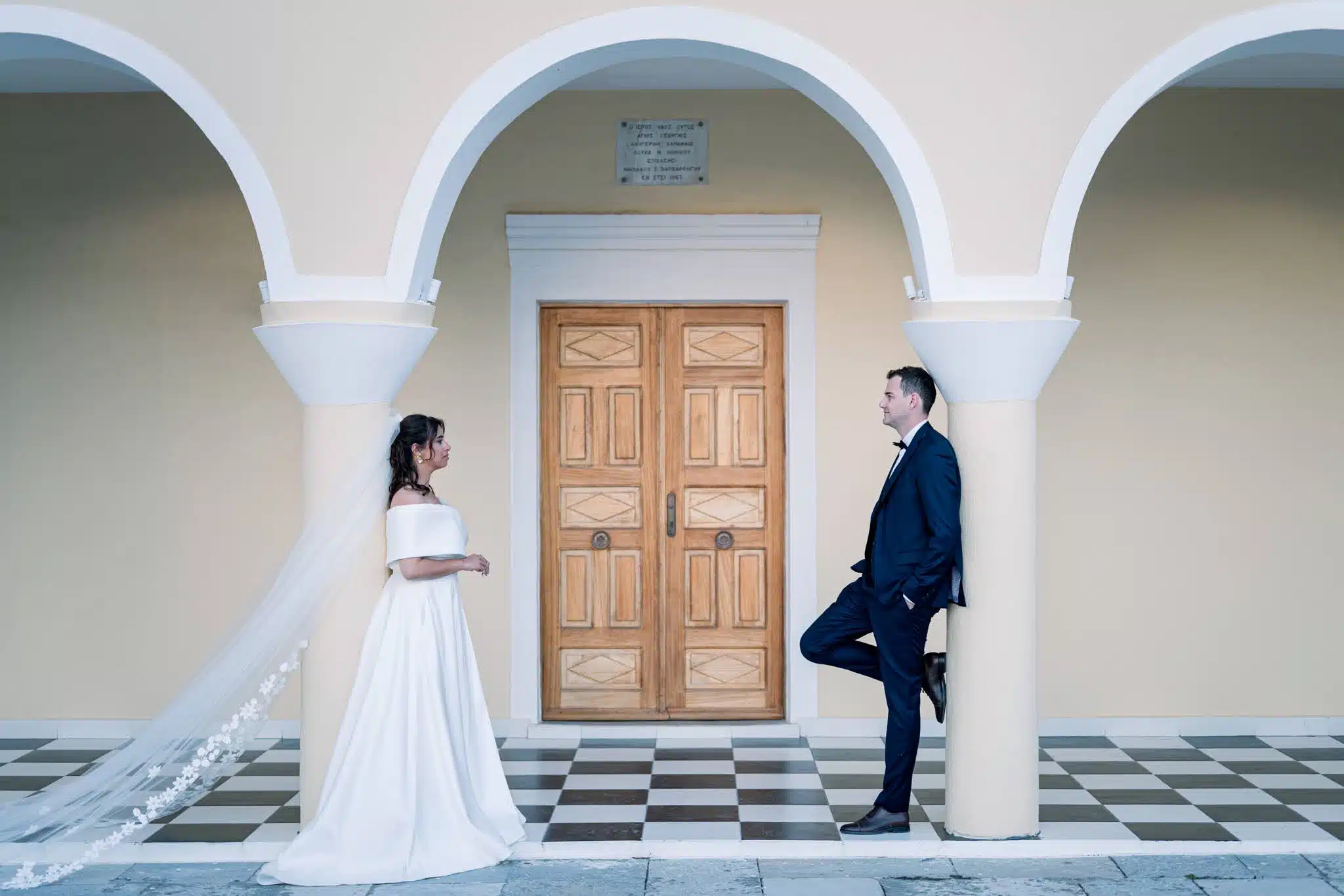 Un shooting d'inspiration mariage style élopement à Santorin