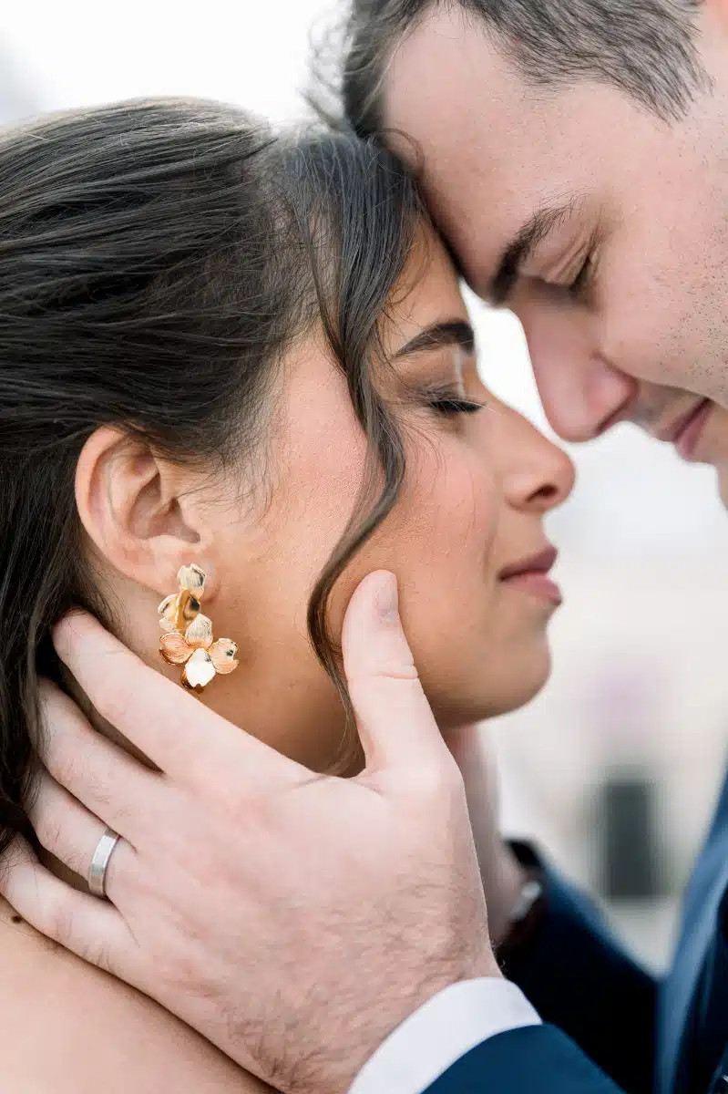 Un shooting d'inspiration mariage style élopement à Santorin