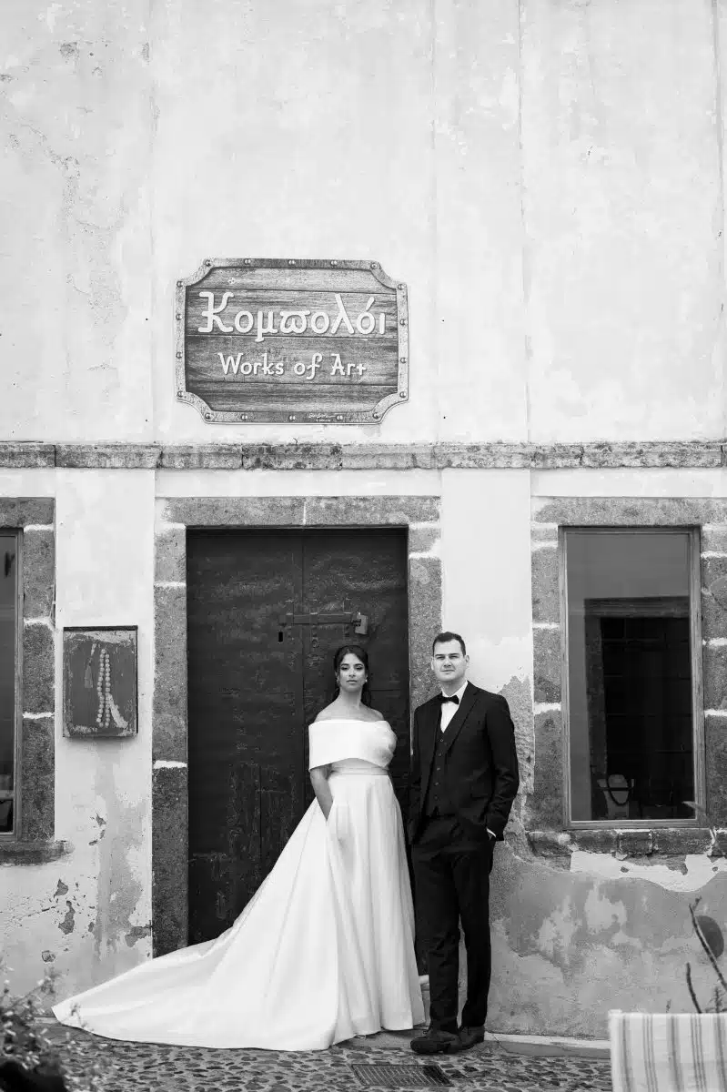 Un shooting d'inspiration mariage style élopement à Santorin