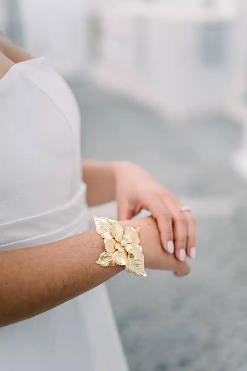 Un shooting d'inspiration mariage style élopement à Santorin