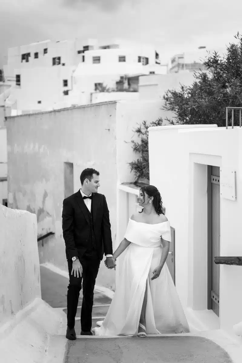 Un shooting d'inspiration mariage style élopement à Santorin