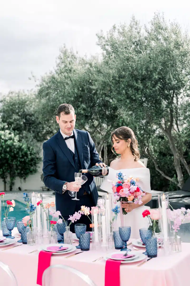 Un shooting d'inspiration mariage style élopement à Santorin