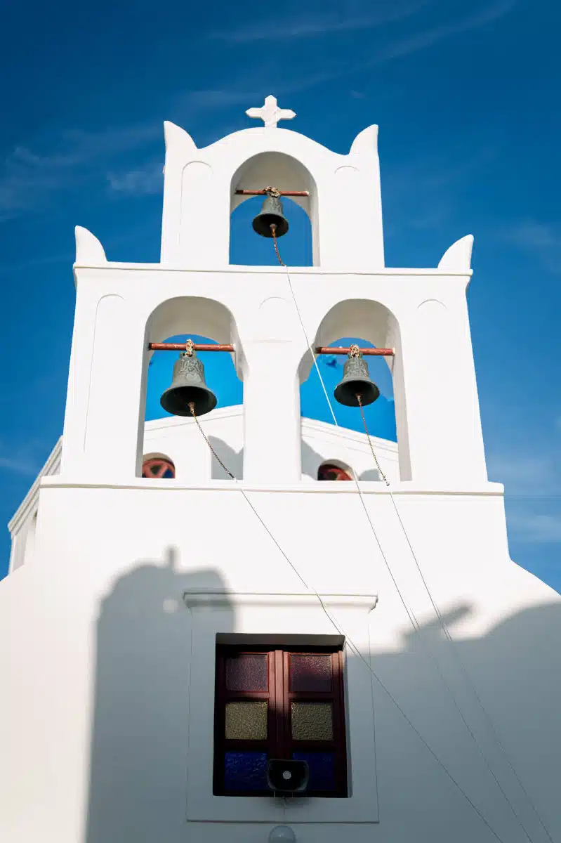 Un shooting d'inspiration mariage style élopement à Santorin