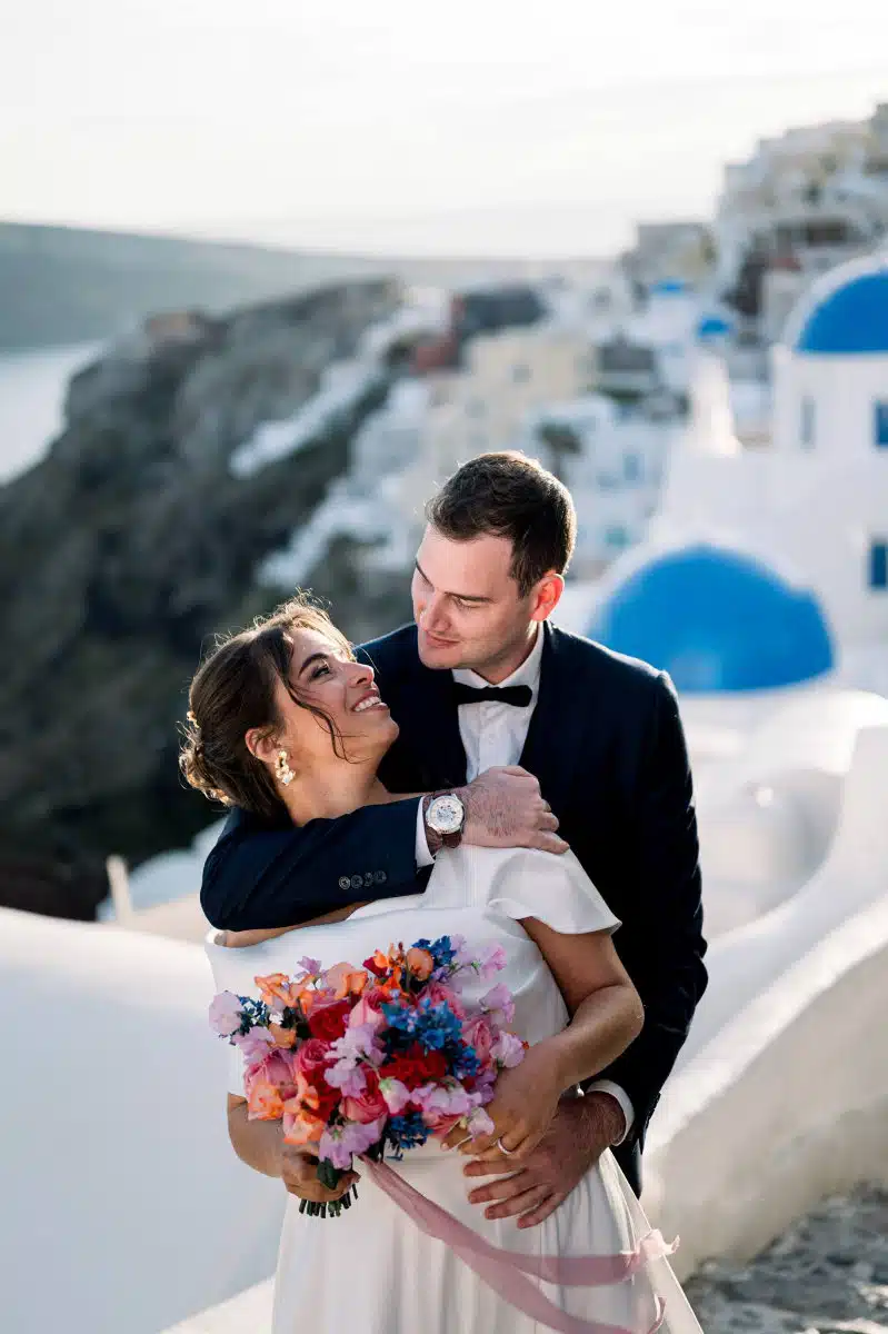 Un shooting d'inspiration mariage style élopement à Santorin