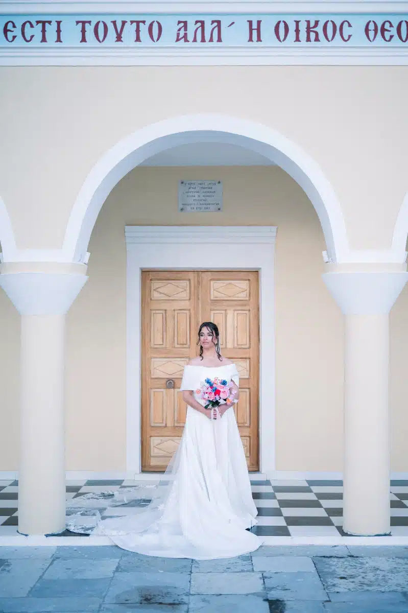 Un shooting d'inspiration mariage style élopement à Santorin