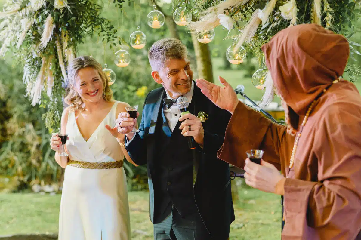 Un couple de mariés qui a réalisé un mariage immersif