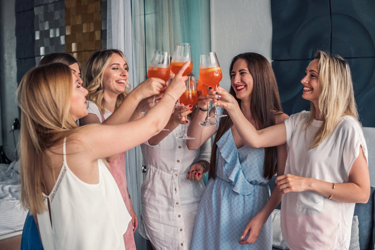Un groupe de copines en train de célébrer un EVJF